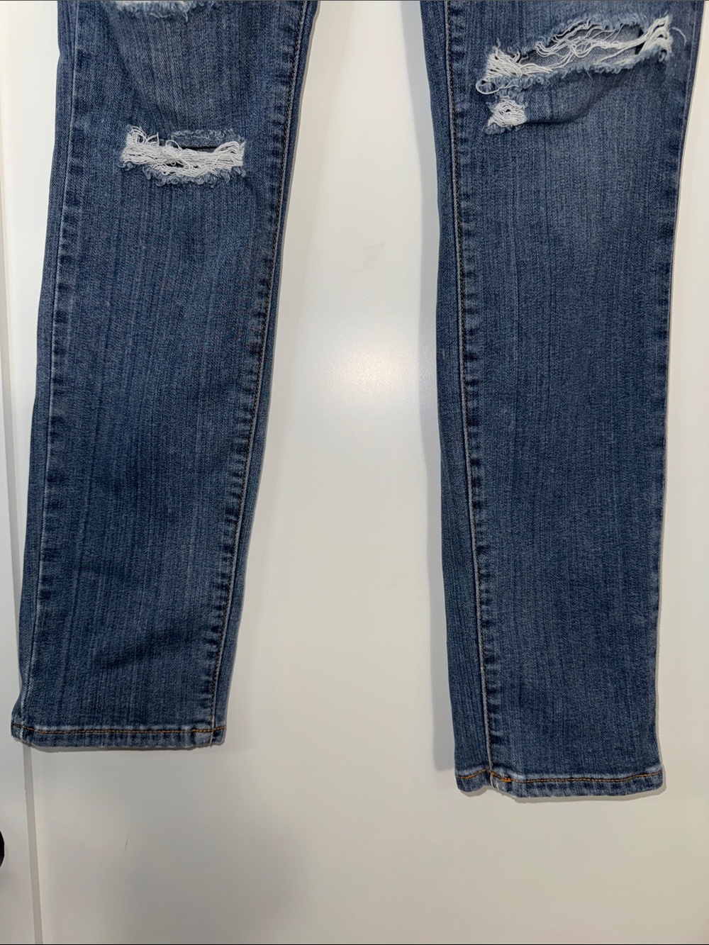 PAIGE Distressed Skinny Jeans — Light Wash Blue Sz 28” rise 8” quiet luxury - Picture 3 of 5